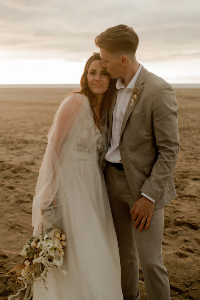 couple marié plage mariage wedding planner normandie